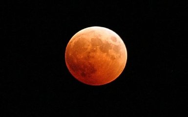 Місячне затемнення 19 листопада 2021 року - пряма трансляція найдовшого за століття затемнення