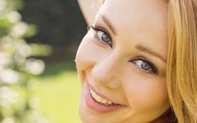 Счастливая и красивая: Тина Кароль снялась в нежной фотосессии