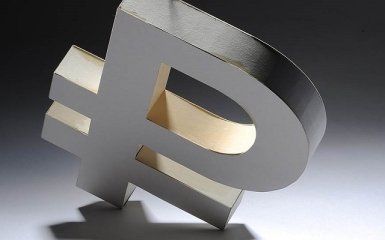 Российский рубль падает на фоне рыночных потрясений