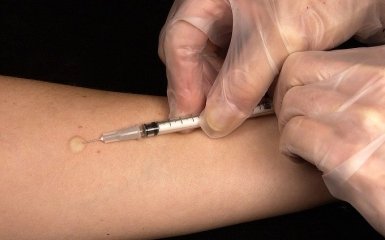 Компанія Pfizer прокоментувала смерть українця після вакцинації