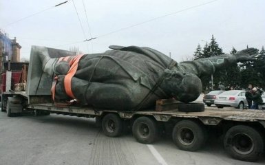 Злые вы: в сети посмеялись над фото Ленина из Запорожья