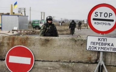 Сотрудники СБУ задержали бывшего боевика ДНР при попытке покинуть ОРДЛО: появилось видео