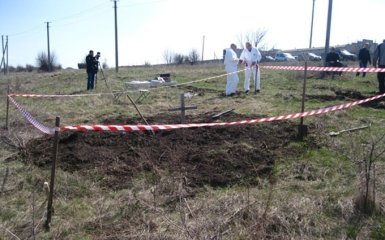 На Донбассе нашли массовое захоронение боевиков: опубликованы фото