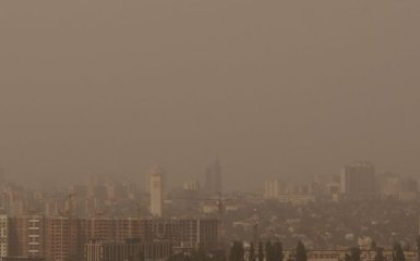 Киев страдает от пылевой бури и смога: эксперты с мэрией объяснили причины явления