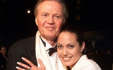 Произошло что-то ужасное: отец Джоли рассказал о ее разводе