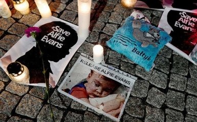 Умер малыш Альфи Эванс, которому суд отказал в праве на жизнь