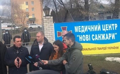 У Нові Санжари викликали відомого лікаря - відома причина