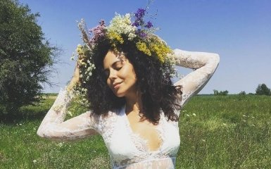 У украинской певицы не раскрылся парашют: появилось фото из больницы