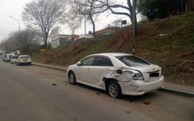 В России девушка на внедорожнике устроила избиение припаркованных авто: появились фото