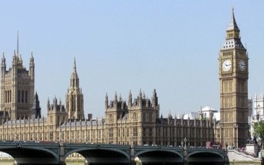 Біля будівлі британського парламенту розпочали стрілянину, багато поранених: з'явилися перші фото