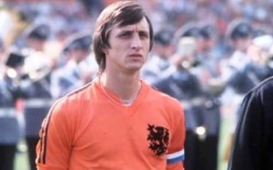 Йохан Кройф - неугасающая футбольная звезда: лучшее видео