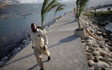 Из-за урагана эвакуируют жителей Гаити и знаменитую базу Гуантанамо: появилось видео