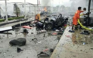 В Таиланде произошли взрывы возле торгового центра, не менее 50 пострадавших