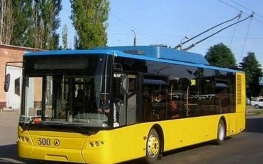 П'яний водій у Києві протаранив маршрутку і тролейбус: з'явилися фото