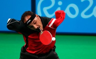 Невероятная жизнь: безрукий теннисист доказал, что невозможное возможно - опубликованы фото и видео