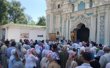 В центре Киева Московский патриархат запел про царя и Россию: появилось видео