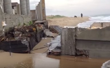 Шторм зруйнував дачу відомого українського чиновника: з'явилося відео