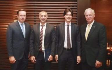 Американські сенатори терміново прибули до Києва