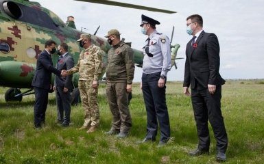 Зеленский с послами G7 и ЕС отправился на Донбасс