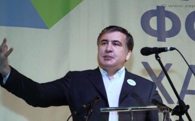 Саакашвили загадал фотозагадку о том, как служил в армии