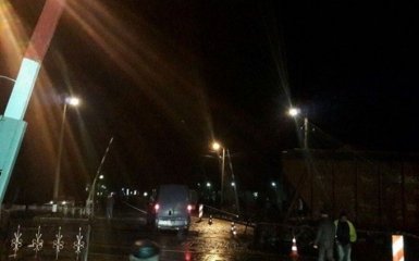 У Львівській області зійшов з рейок потяг: з'явилися фото