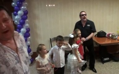 Экс-солист "Бутырки" показал полное видео с детьми, поющими шансон