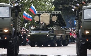 З танками і радянськими піснями: мережа шокована репетицією параду в Криму