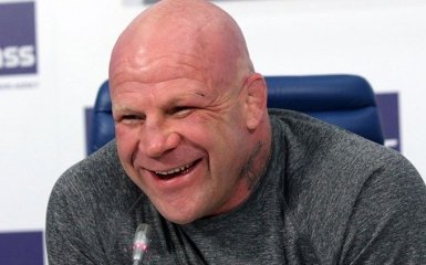 Одиозный американец решил стать "гражданином ЛНР": соцсети веселятся