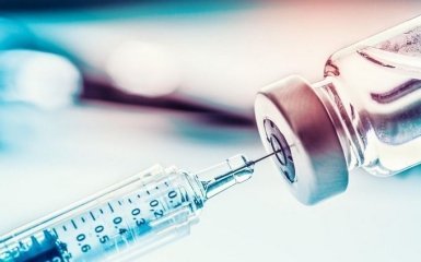 Bloomberg выяснило, что украинцам не говорят правду о вакцине против коронавируса
