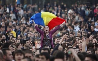 Тысячи людей в Молдове протестуют против кандидата на пост премьер-министра