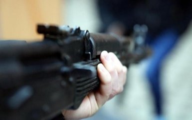 В Одессе пьяный мужчина устроил стрельбу по прохожим: видео штурма квартиры стрелка