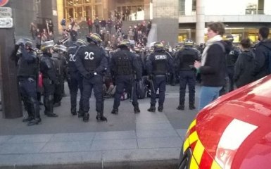 Во Франции начались протесты недовольных выходом Ле Пен во второй тур выборов - СМИ