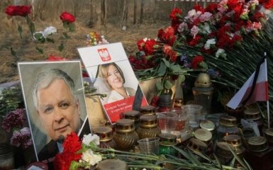 Гибель самолета Качинського: россияне набросали в гробы жертв мусор и окурки, соцсети возмущены