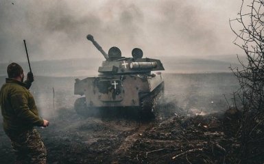 Украинские воины показали работу танкистов под Бахмутом — видео