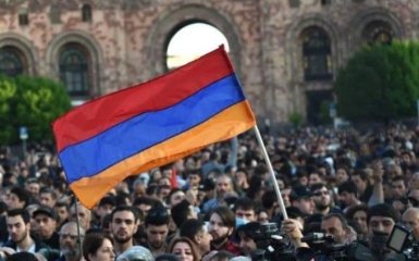 Прем'єр-міністр Вірменії пішов у відставку