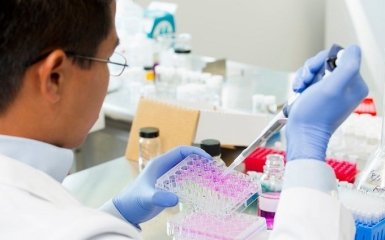 До України прибула перша партія вакцини Pfizer-BioNTech
