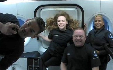 SpaceX опубликовал первые фото экипажа Inspiration4 в космосе