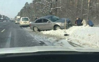 В масштабной аварии под Киевом столкнулись 4 авто: опубликованы фото