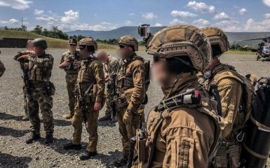 Спецназовцы ВСУ отработали десантирование в Европе: видео