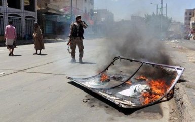 В масштабном теракте в Йемене погибли десятки людей: появились подробности и первые фото