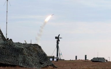 У низці областей та Києві працює ППО і повідомляють про вибухи: що відомо