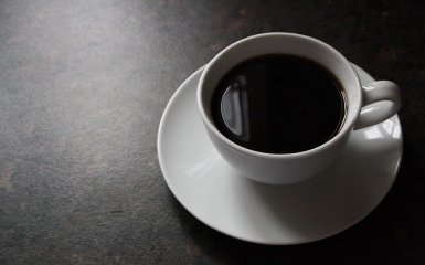 Вчені пояснили, чому не можна пити каву перед сніданком