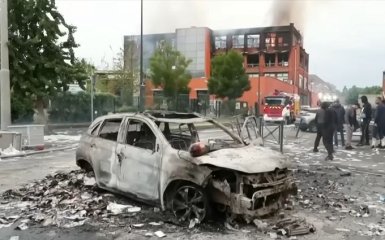 У Франції на четвертий день масових заворушень затримали більше 1300 людей — відео