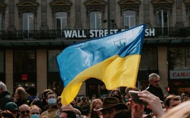 В Болгарии политик выбросил из мэрии флаг Украины под возгласы "Ура!"
