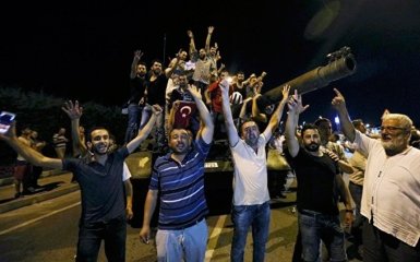 МИД Турции: воля турецкого народа сильнее танков и пушек