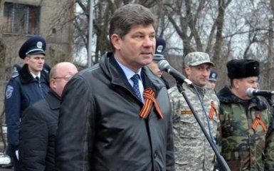 Екс-мер Луганська, який здав місто бойовикам, відпочиває в Європі: фото схвилювало мережу