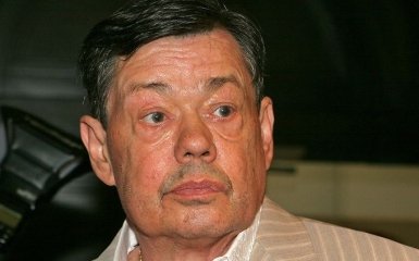 Знаменитый российский актер госпитализирован после падения с кровати