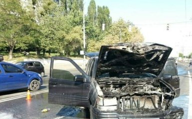 В Киеве попал в ДТП и вспыхнул внедорожник: появились яркие фото