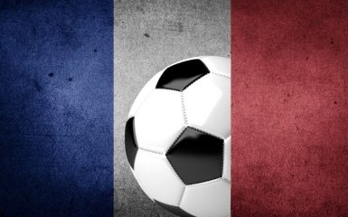Франция окончательно "похоронила" чемпионат по футболу - власти продлили карантин