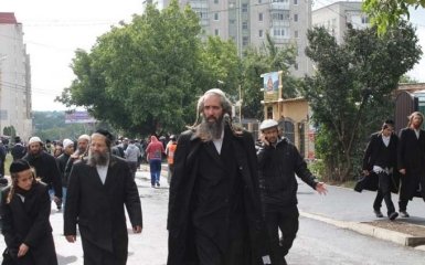 В Умани разгорается скандал из-за нападений хасидов